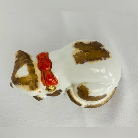 Kutani Nemuri-neko Sleeping Cat Figurine Porcelain Japanese Hand Painted - Picture 2 of 6